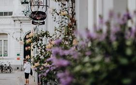 Hotel Rose Red